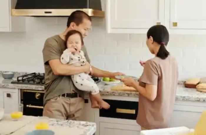 Husband Leaves Wife And 3-Month-Old Baby Due To Indicent With Dog Husband Leaves Wife And 3-Month-Old Baby Due To Indicent With Dog